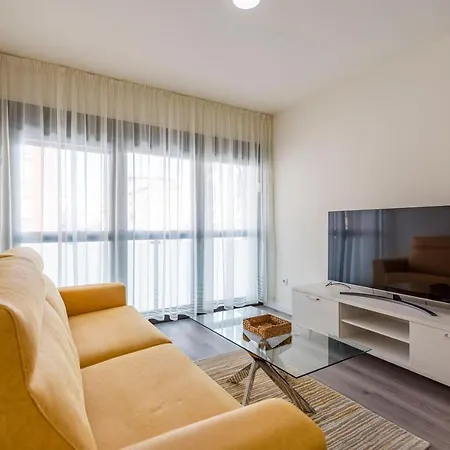 Modern Apartment Next To Train/Bus Station Malaga Exterior photo