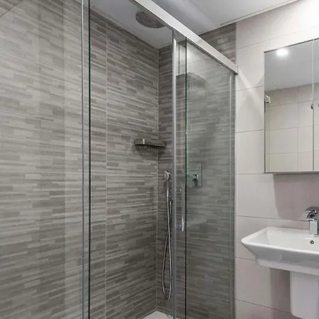 Modern Apartment Next To Train/Bus Station Malaga Exterior photo